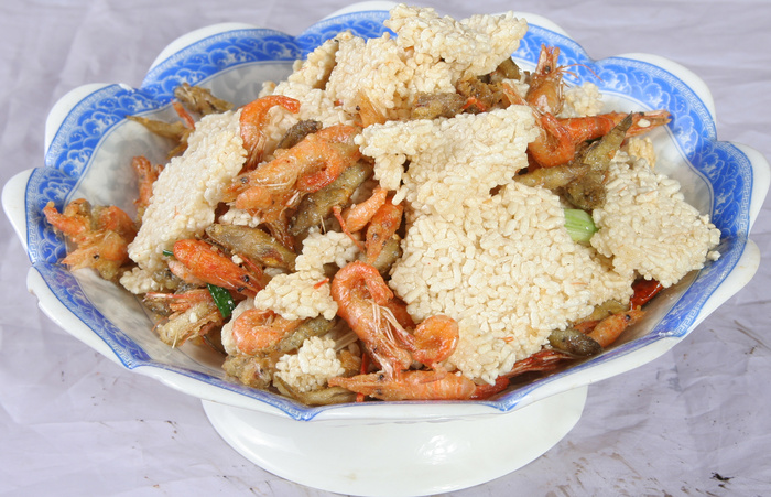 锅巴小鱼虾 