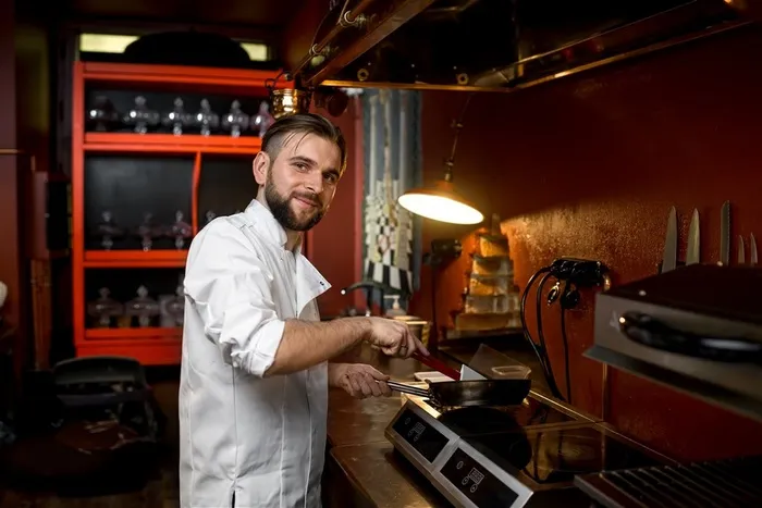 男性大厨厨师图片