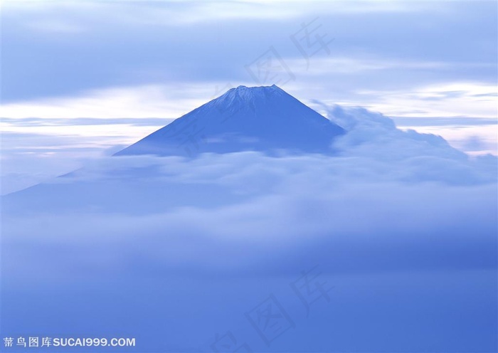 云海中的日本富士山图片