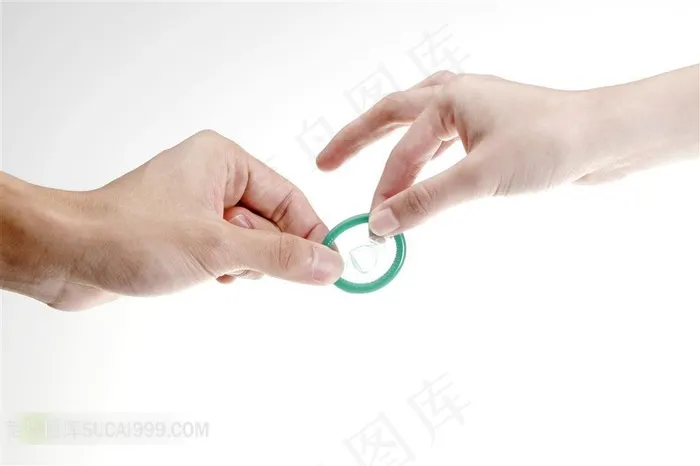 计生用品 手中的安全套