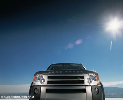 路虎越野车-太阳下的越野车
