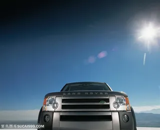 路虎越野车-太阳下的越野车