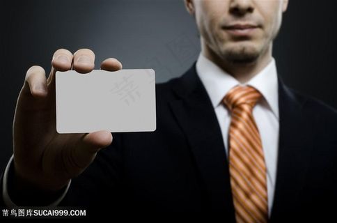 购物刷卡的男人高清图片