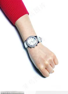 时尚用品-带着的金属手表