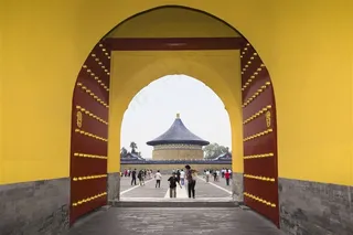 大门里的天坛风光图片