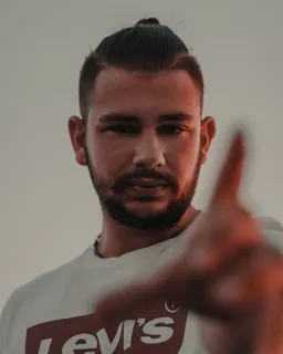 自拍成熟帅哥头像图片 自拍成熟帅哥头像图片