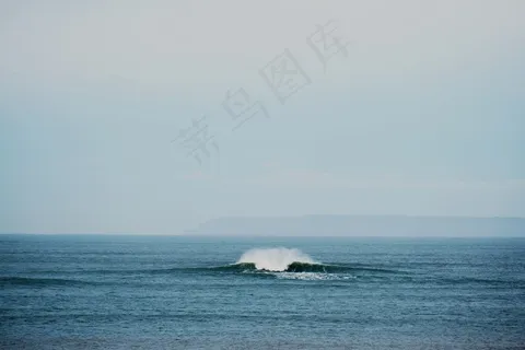 辽阔蓝色大海风景图片