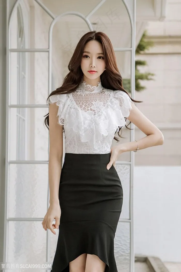 穿着包臀裙的韩国美女朴秀妍写真图片