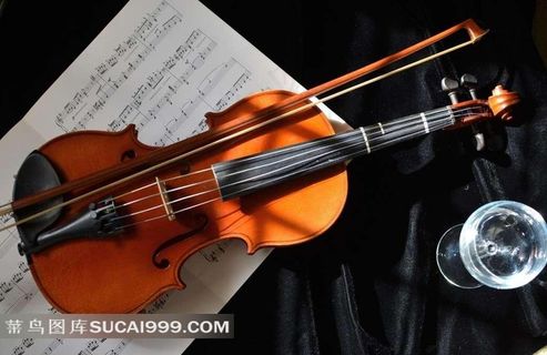 小提琴水杯乐谱背景素材乐器图片
