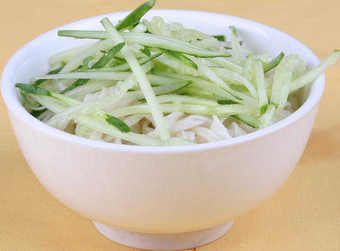 面条，大碗4元、小碗3元