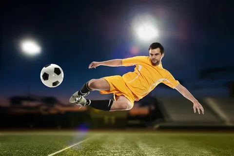 踢球的运动员大图