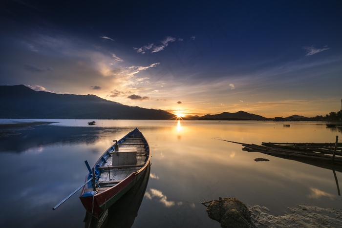 夕阳小船高清风景图片