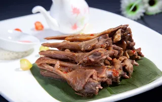 传统美食卤鸭舌