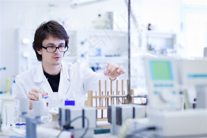 做实验的医生高清摄影图片