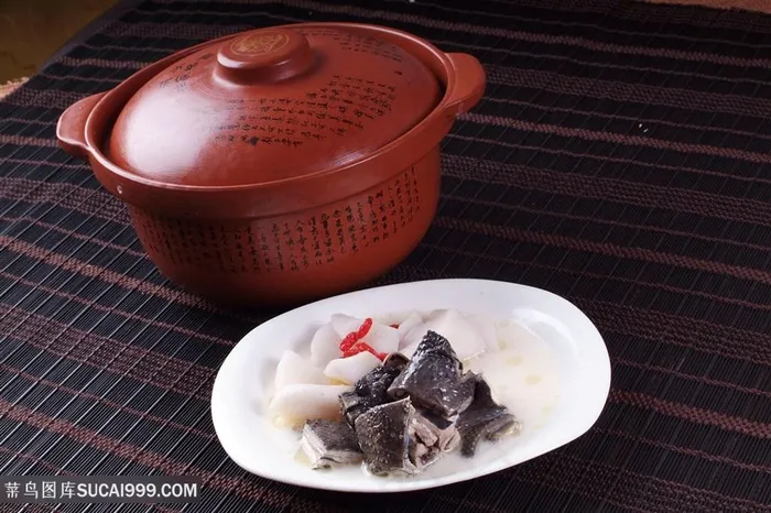 山药煨乌鸡的美食图片
