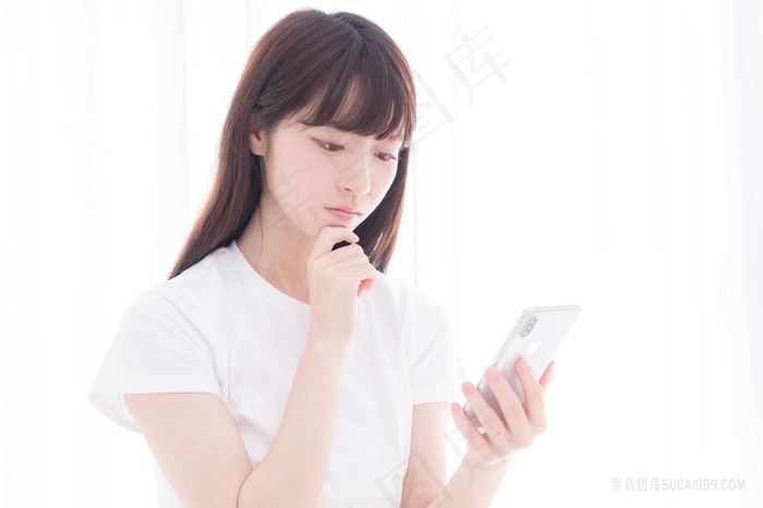 清纯女孩可爱女生美女日本女孩看手机