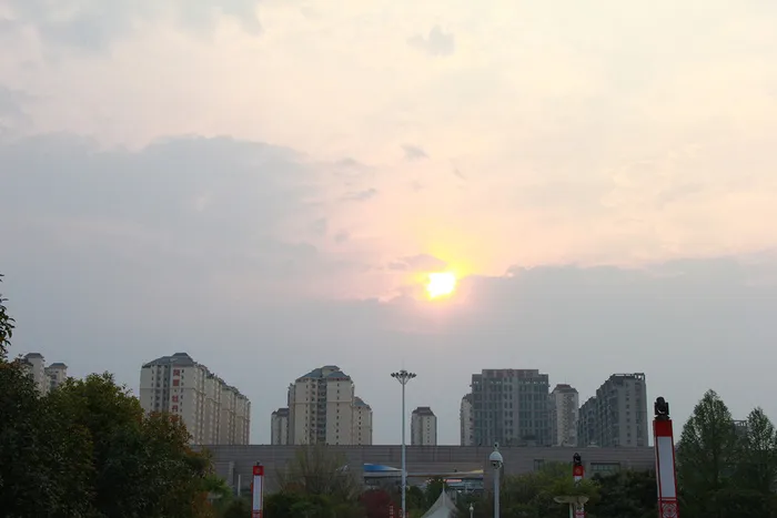 黄昏城市楼房