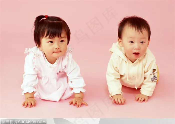 婴儿幼儿-两个可爱的男宝宝和女宝宝