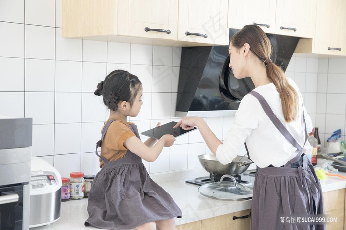 商务男士 小男孩 小女孩 幸福家庭 温馨家庭 全家福 一家三口 温馨