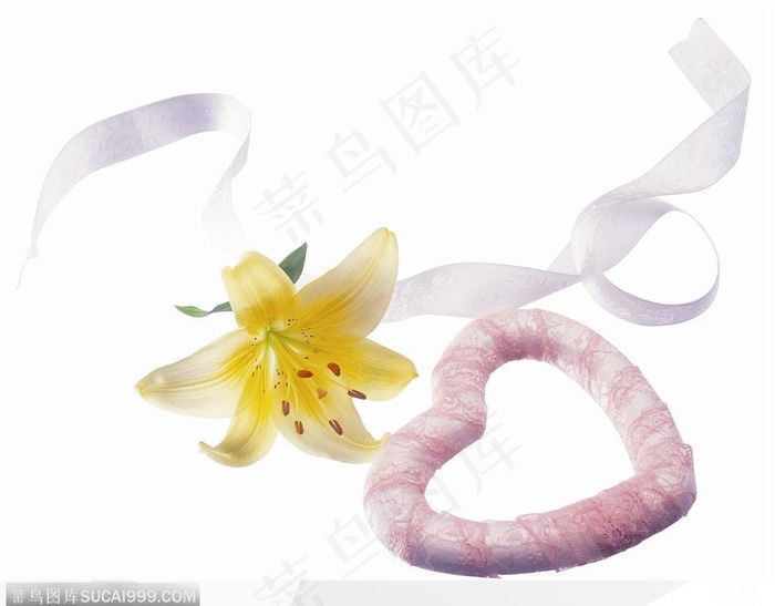 花饰小品-浅黄色的百合花与心