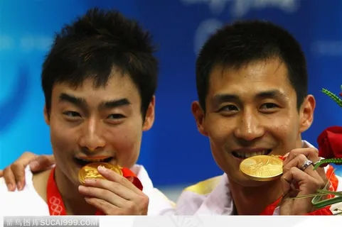 男子游泳领奖精彩瞬间