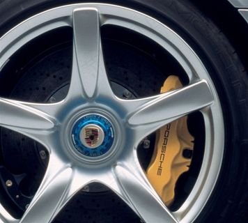 保时捷911Carrera汽车轮毂大特写高清图