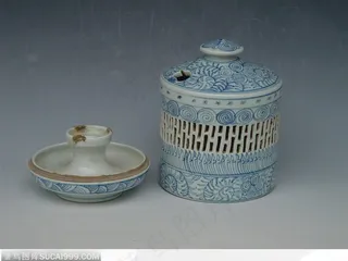 中华传统-精美的青色瓷罐