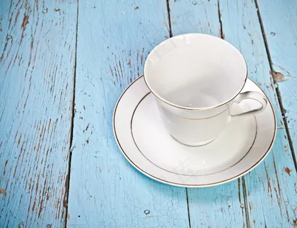 白色咖啡杯图片