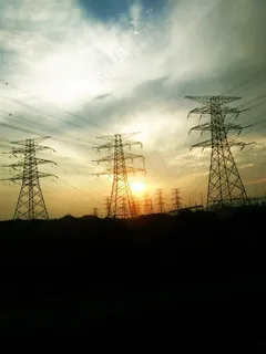夕阳下的信号塔 夕阳下的信号塔