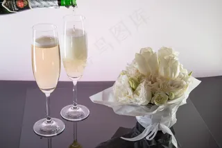 桌面香槟酒图片