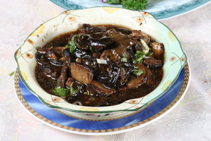 农家蘑菇蒸肉
