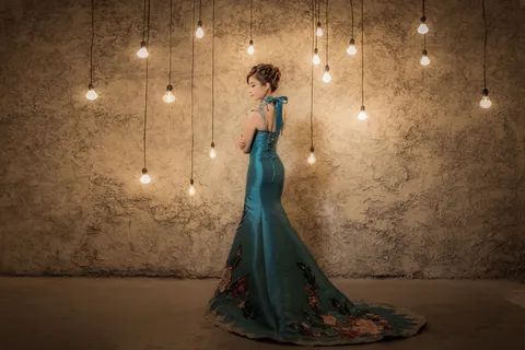 中国风拖尾婚纱礼服写真