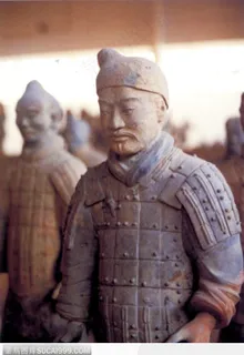 宏大的秦皇兵马俑半身特写 宏大的秦皇兵马俑半身特写