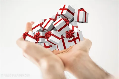 双手捧礼物手势特写