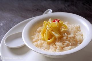 中华美食泡饭野菌泡饭实拍摄影图
