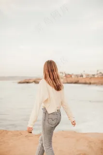 美女背影意境唯美图片 美女背影意境唯美图片