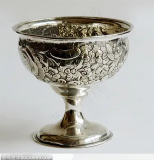 精美的银杯