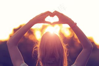 手摆爱心非主流图片