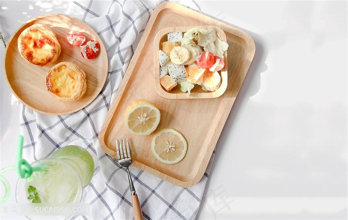 小清新阳光下的木质托盘与美食 (1)