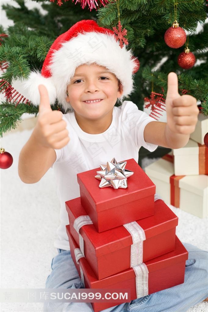 小男孩圣诞礼物图片素材