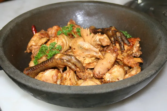 石锅土鸡 66元大  46元小 (2)