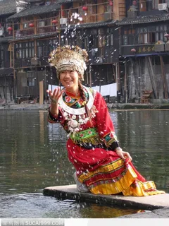 湖南·凤凰古城苗族少女