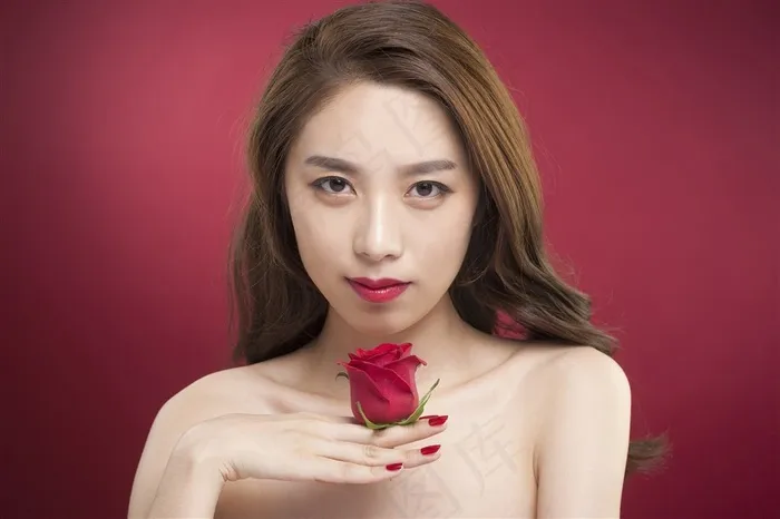 手拿玫瑰的高清美女