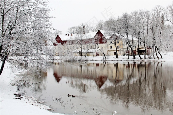 冬季湖泊唯美风景图片