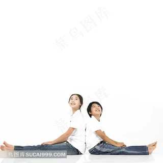 背对背坐着的小学生素材