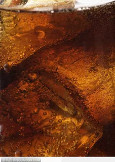 清凉饮品-冰块和可乐