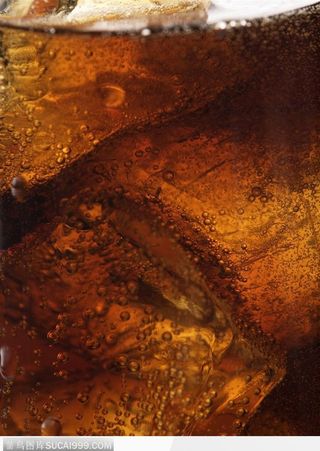 清凉饮品-冰块和可乐