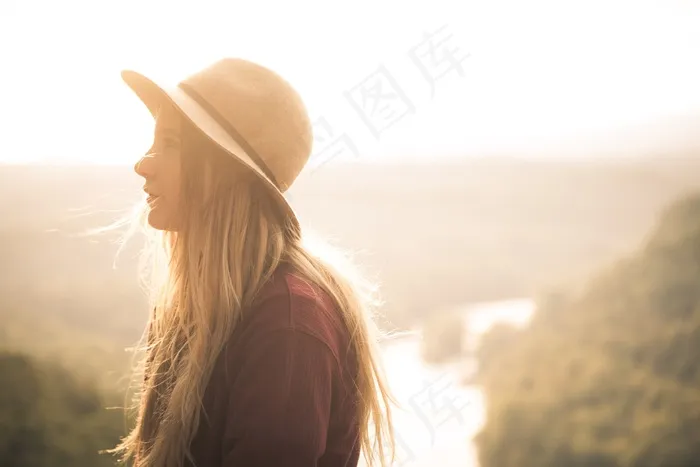 欧美美女侧颜头像图片