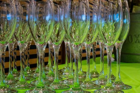 玻璃杯高脚杯图片