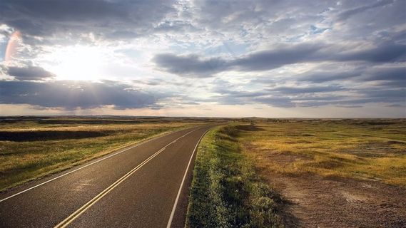 蓝天下的羊肠小道